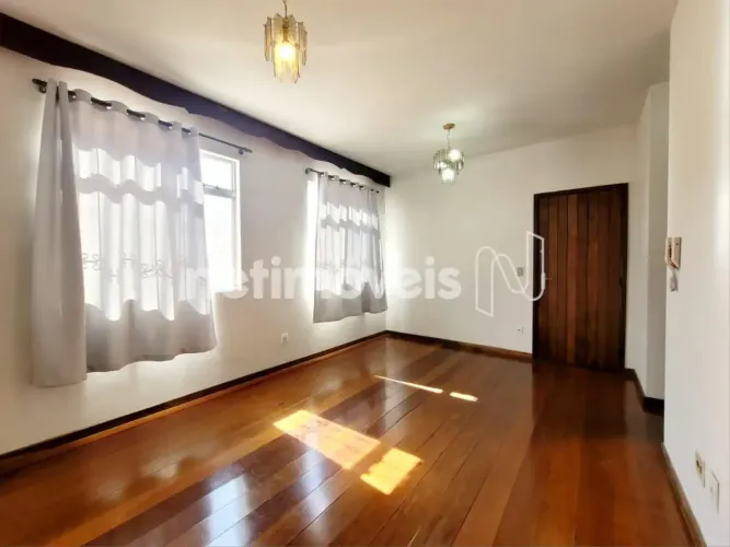 3 quartos, 1 suíte, 2 banheiros, 2 varandas, no bairro carlos prates
