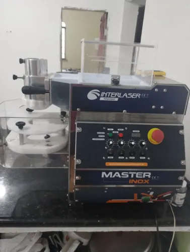 Máquina modeladora de salgados 