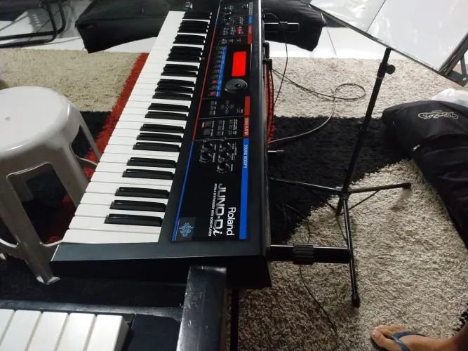 Sintetizador Roland Juno Di