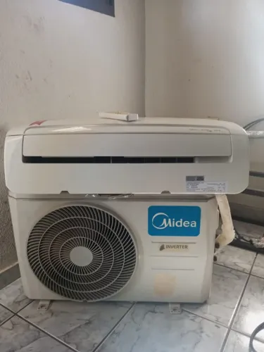 Ar condicionado SPLIT Inverter 9000 BTU - Midea (quase novo)