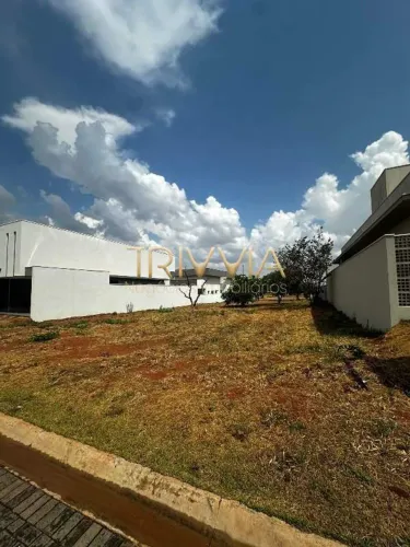 Lote à Venda em Condomínio Fechado Segurança, Lazer e Qualidade de Vida!