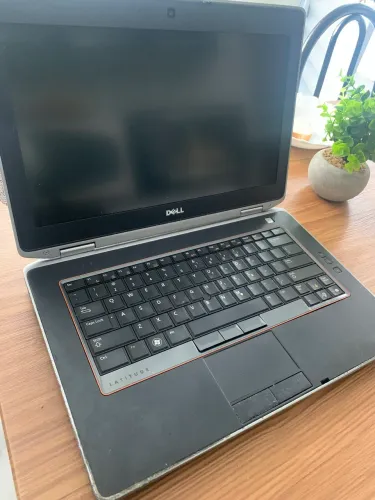 Notebook Dell Latitude para Retirada de Peças - Tela Boa - Teclado Funcionand