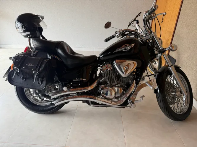 Shadow 600 2004 muito nova