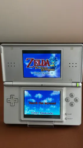 Nintendo DS Lite + cartucho R4