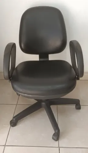 Cadeira de Escritório Giratória Werolli.