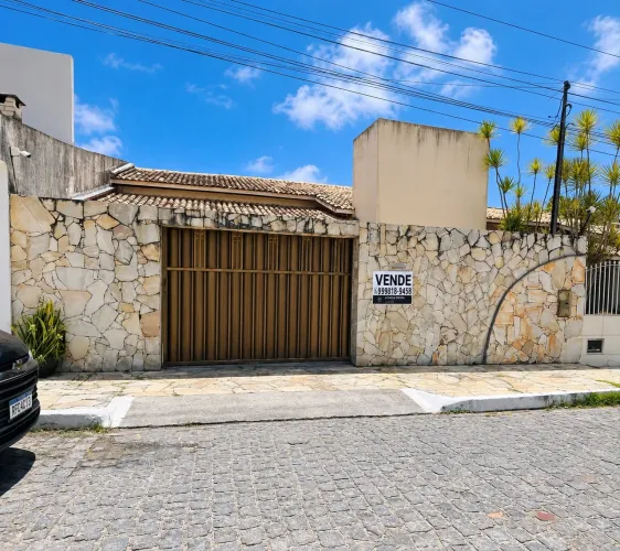 CASA COM ÓTIMA ESTRUTURA E MUITO POTENCIAL | JABOTIANA 7. ? 3 QUARTOS + SUÍTE