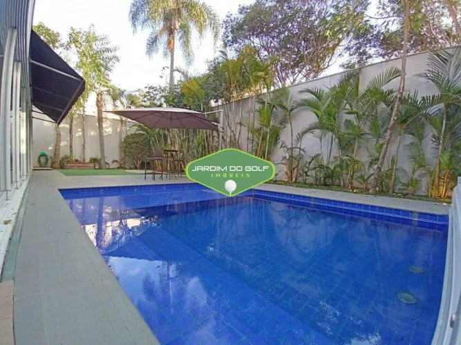 Casa em condomínio à venda na Granja Julieta