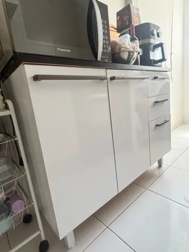 Balcão lindo, espaçoso e pouco usado