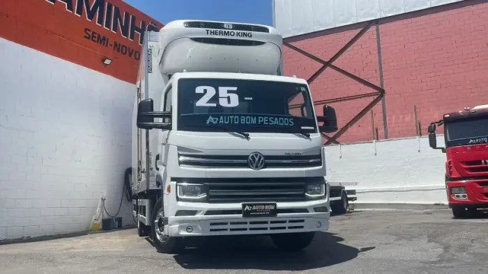 vw 11180 prime 4x2 bau frigorifico com gancheira