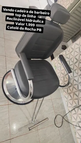 Vendo Cadeira de Barbeiro Reclinável e Hidráulica