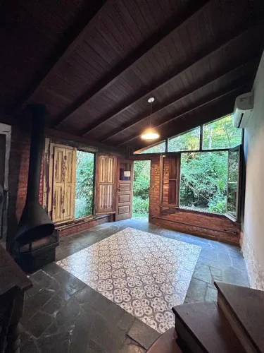 Terreno com 6 casas no Canto da Lagoa