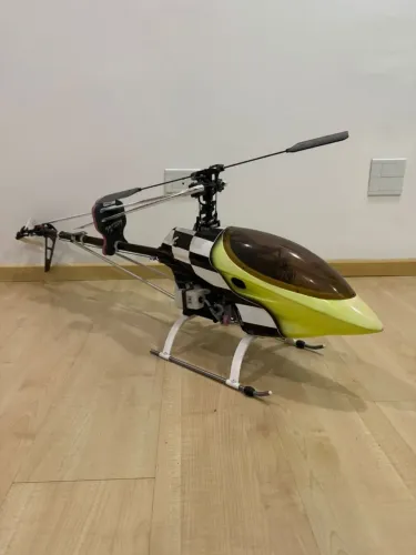 VENDO Combo Aeromodelismo Helicóptero Thunder e acessórios