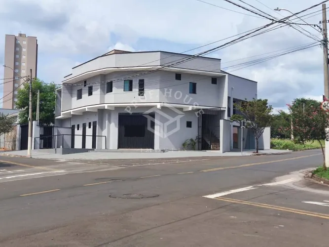 Prédio com casa, apartamentos e salões na Cidade Universitária I em Limeira