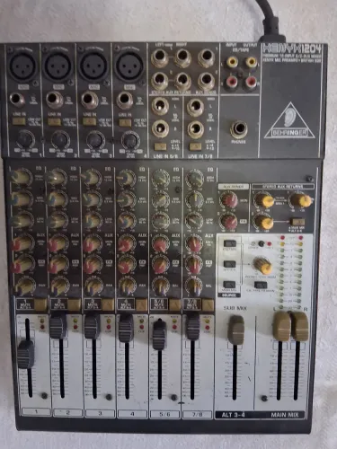 Mesa de Som Behringer Xenyx 1204