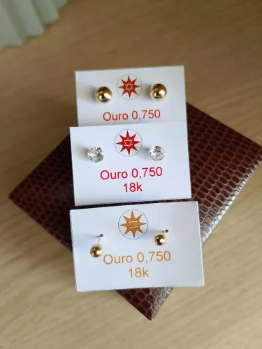 Brincos em ouro 18k