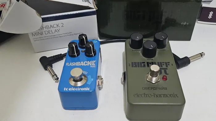 Pedais Green Russian Big Muff + TC Electronic Flashback Mini + Fonte Hayama