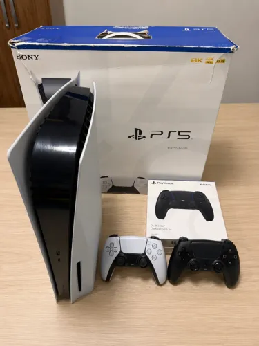 PlayStation 5 Mídia Física 825GB + 2 Controles + Caixa
