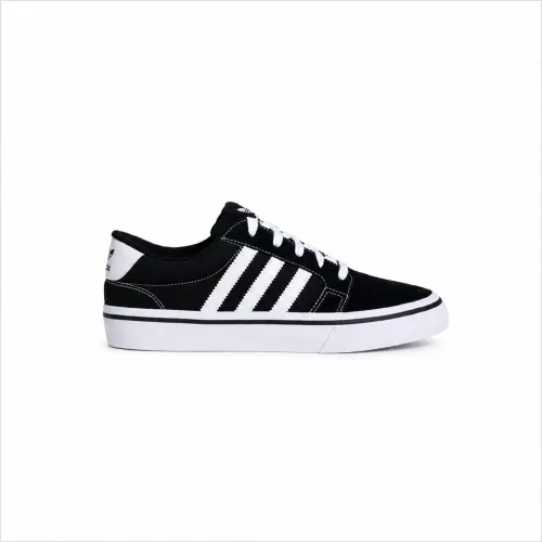 Tênis adidas