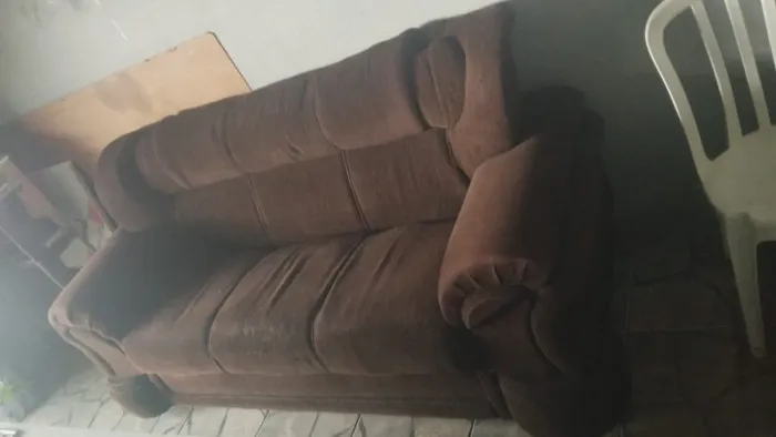 Vendo sofá 3 lugares conservado