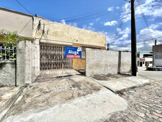 Casa à venda e para locação no bairro Quintas