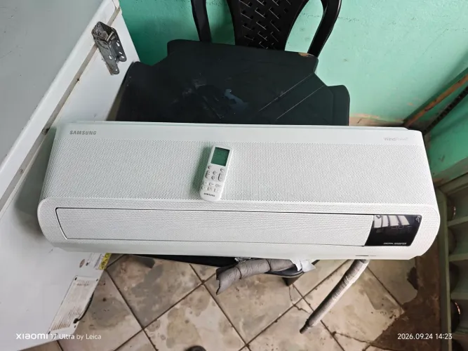 Ar Condicionado Semi-Novo Samsung Inverter 12.000 BTUs.