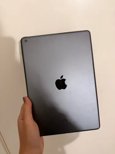 IPAD 7 GERAÇÃO COM TECLADO E CAPINHA
