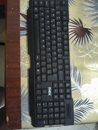 Teclado para o uso doméstico ou escritório marca MAX