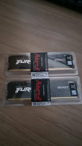 2x módulos de Memoria RAM Kingston Fury Beast 8GB DDR4 3200mhz - Totalizando 16 GB