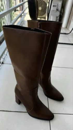 bota marrom usada 1x