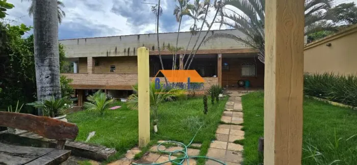 sitio com casa de 4 quartos bairro Jardim Encantando em São Jose da Lapa