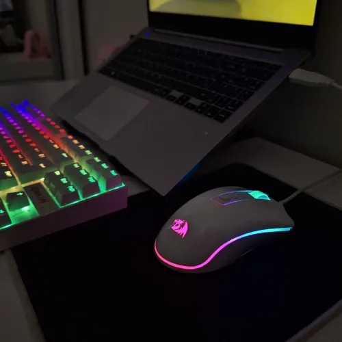 kit gamer redragon teclado mecânico kumara + mouse - branco