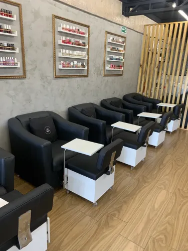 Estamos contratando manicure 