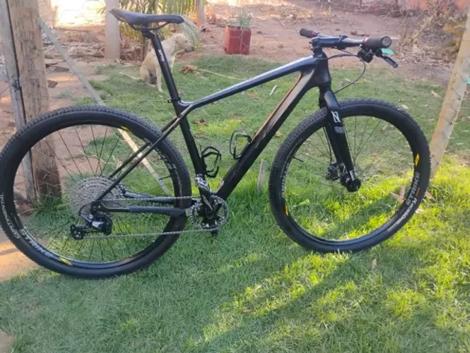 Bicicleta MTB carbono