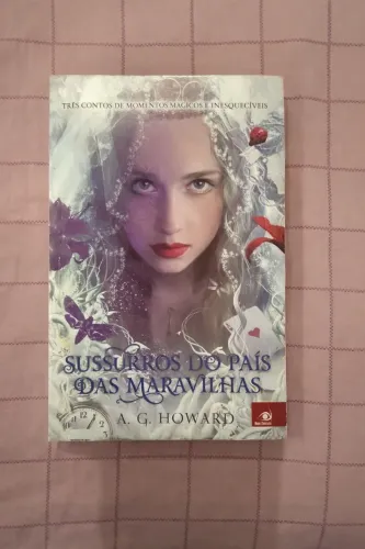 Livro (Sussurros do País das Maravilhas)