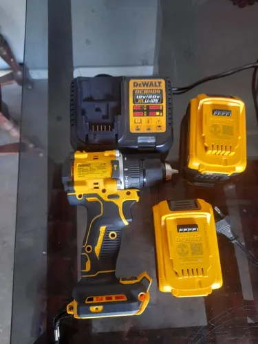Kit Parafusadeira DeWALT DCD805 (XR Brushless), 2 baterias de 6 AH + carregador