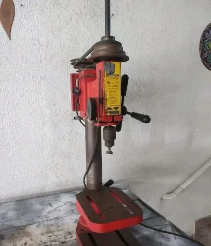 Vendo furadeira de bancada