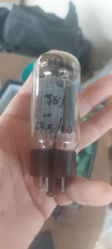 Válvula 6L6 usada amplificador