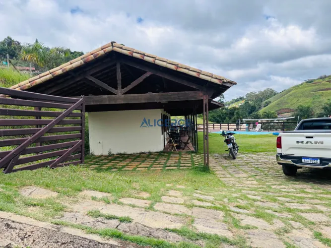 Granja à venda no condomínio Enseada- com acesso pra represa!