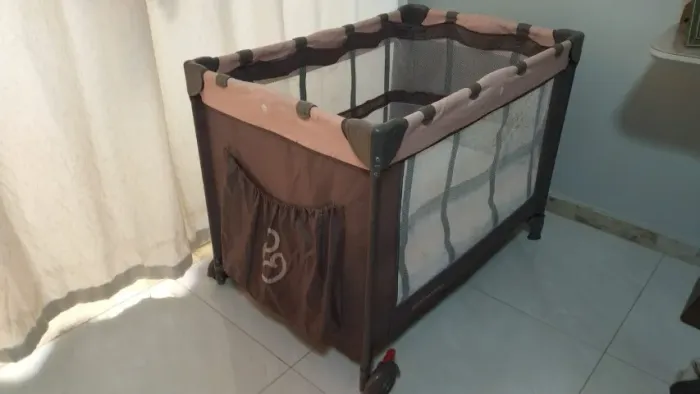 Berço compacto, chiqueirinho.