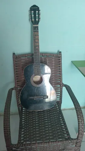 Violao gianini bom estado.