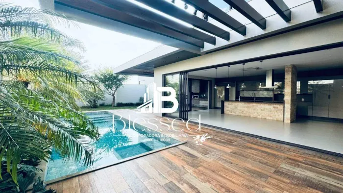 Casa residencial de alto padrão com 3 suítes e piscina Condominio Royal Park