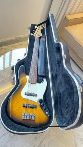 Baixo Fender American Jazz Bass 5 cordas