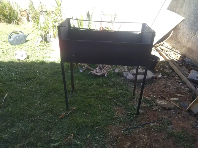 VENDO CHURRASQUEIRA PARA DESOCUPAR ESPAÇO 