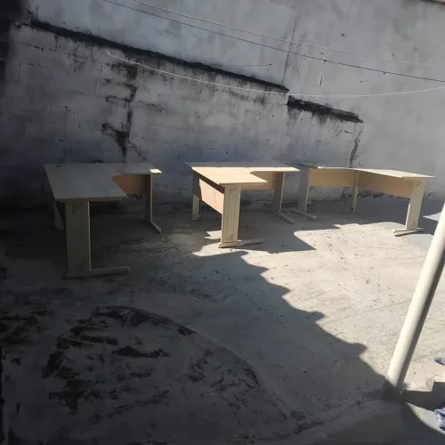 5 Mesa de escritório formato L semi novo 