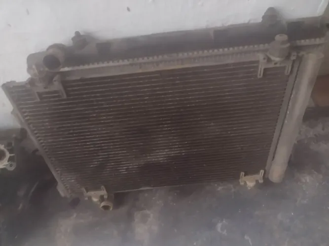 Condensador de ar peugeout 307 2.0 ( retirar)