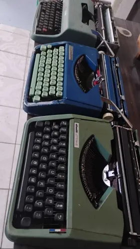 Máquinas de escrever antiga 