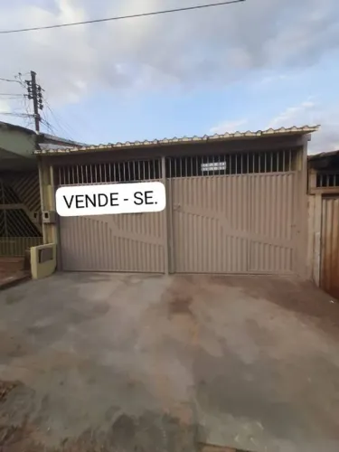 VENDE - SE, UMA CASA DE 2/4 NO PARQUE SANTA RITA, EM GOIÂNIA.