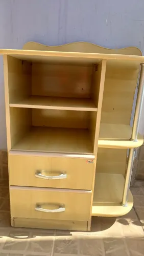 Cômoda pequena