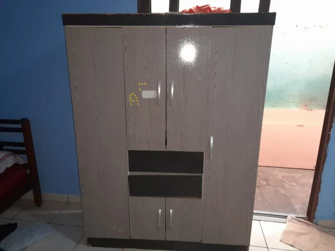 Guarda roupa em ótimo estado 180 reais