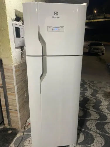 Vendo geladeira Electrolux duplex frost free com painel digital funcionando perfeitamente 